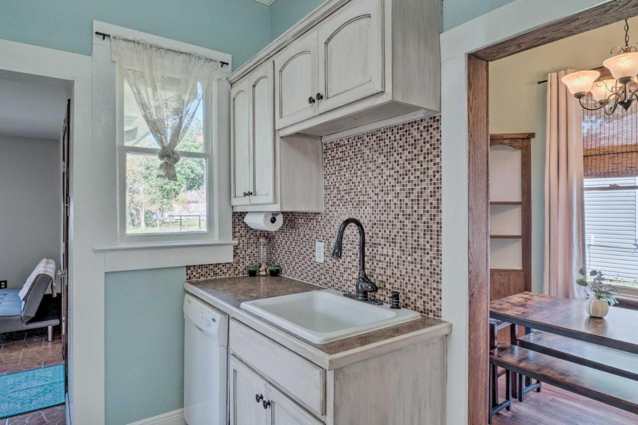 Lake Charles Cottage With Fireplace And Yard! Buitenkant foto